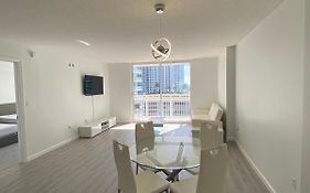 Chic And Modern, Brickell / Miami + Free Parking